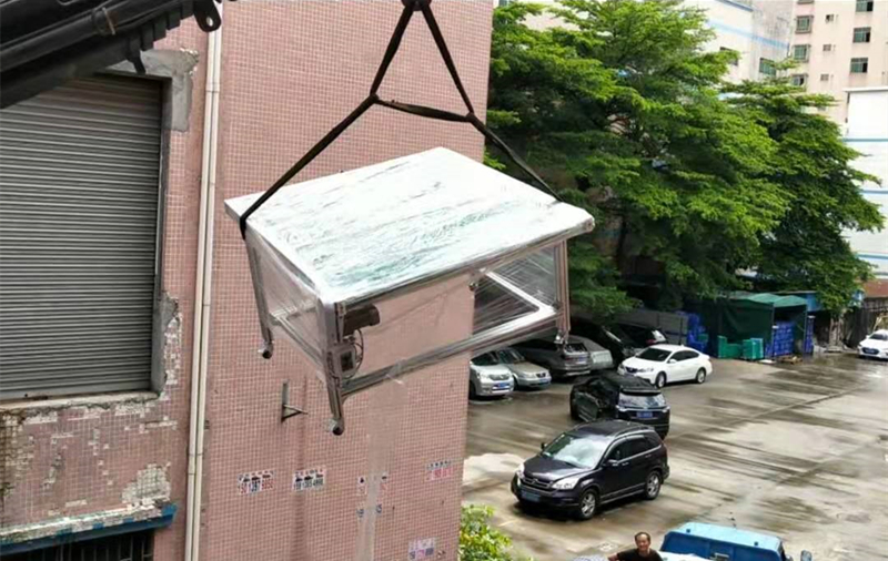 璟源吸(xī)塑再添新(xīn)成員-全(quán)自(zì)動雙工位衝床機(jī) 璟源吸塑再添新成員-全(quán)自動雙(shuāng)工位衝床機