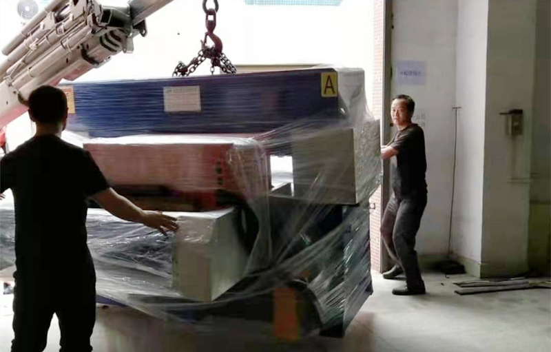 璟源吸塑再添新成員-全自動雙工位衝床機 璟源吸塑再添新成員-全自動雙工位衝床機