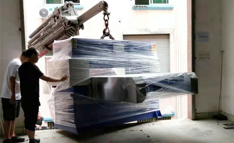 璟源吸塑再添(tiān)新成員(yuán)-全自動(dòng)雙工位衝床機(jī) 璟源吸塑再(zài)添新成員-全(quán)自動雙工位(wèi)衝床機