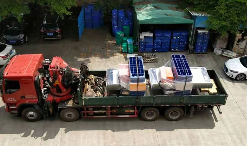 璟源吸塑再添新成員-全自動雙工位衝床機 璟源吸塑再添新成員-全自動雙工位衝床機