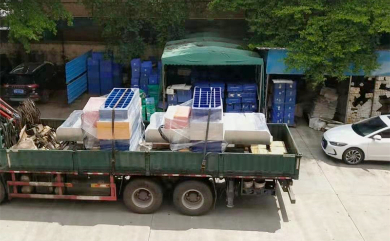 璟源吸塑再(zài)添新成員-全自動雙工位衝床機 璟源吸塑再(zài)添(tiān)新(xīn)成員-全自動雙工(gōng)位衝床(chuáng)機