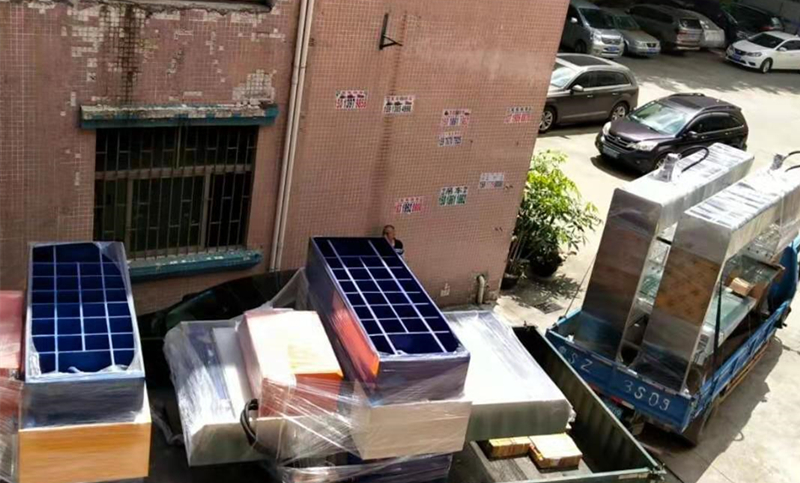 璟源吸塑再添新成員-全自動雙(shuāng)工位衝(chōng)床機(jī) 璟源(yuán)吸塑再(zài)添(tiān)新成員-全自動雙工位衝(chōng)床機