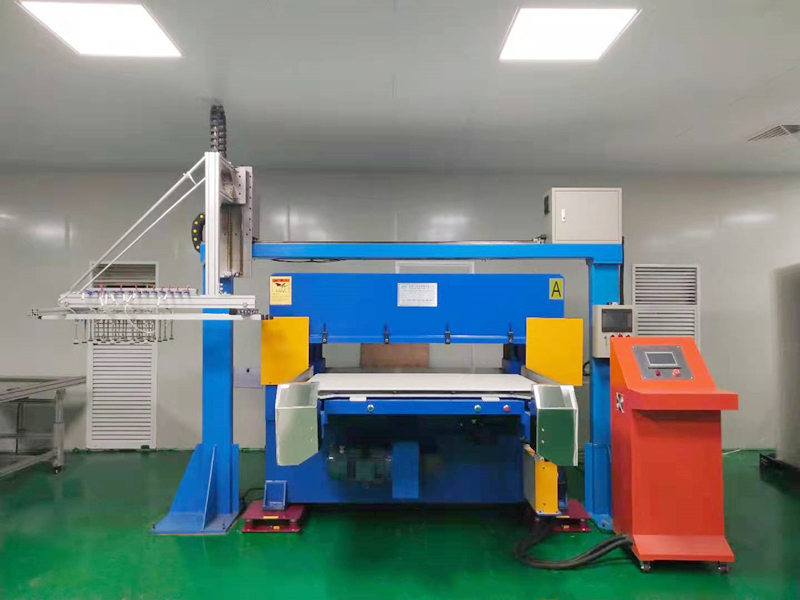 璟源吸塑再添(tiān)新成員-全自動(dòng)雙工位衝(chōng)床機 璟源吸塑再添新成員-全自動雙工位衝床機